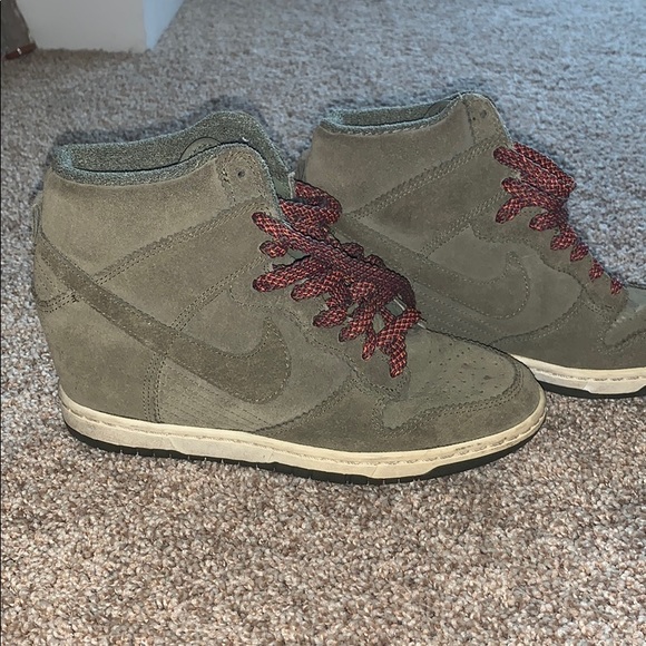 Nike wedge sneaker - Picture 1 of 1